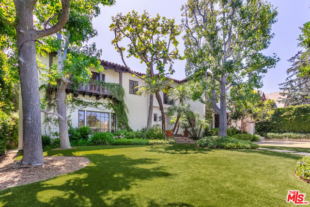 627 N Alta Drive, Beverly Hills CA: https://media.crmls.org/mediaz/0370273b-370d-47e4-8885-87d080079238.jpg
