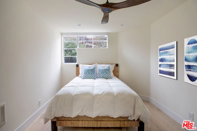29233 HEATHERCLIFF Road, Malibu CA: https://media.crmls.org/mediaz/03713444-358d-4382-bd9b-f5bcfb5f3897.jpg