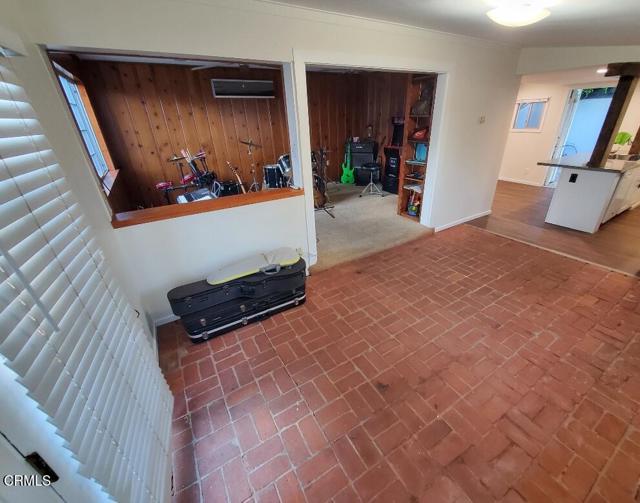 32 N Lima Street, Sierra Madre CA: https://media.crmls.org/mediaz/03716f4d-feff-4216-904a-8d2d632f9266.jpg