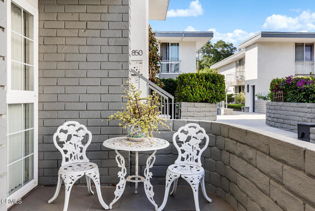 848 S ORANGE GROVE Boulevard, Pasadena CA: https://media.crmls.org/mediaz/03726920-6e96-4f5e-8207-b6c84cc82ab1.jpg
