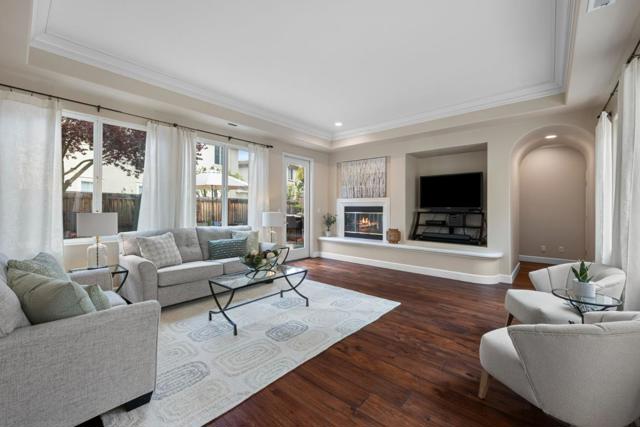 2555 Muirfield Way, Gilroy CA: https://media.crmls.org/mediaz/03727622-083b-4003-b2bc-2aa3578161ab.jpg