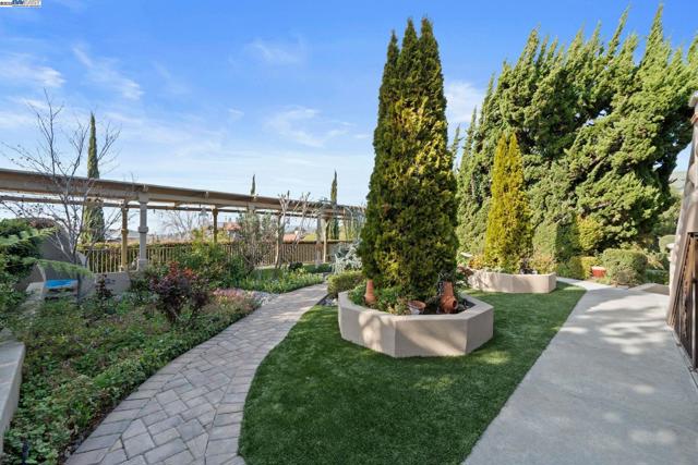 46925 Aloe Court, Fremont CA: https://media.crmls.org/mediaz/03728f1b-38b6-4850-86b6-e3f841a85964.jpg