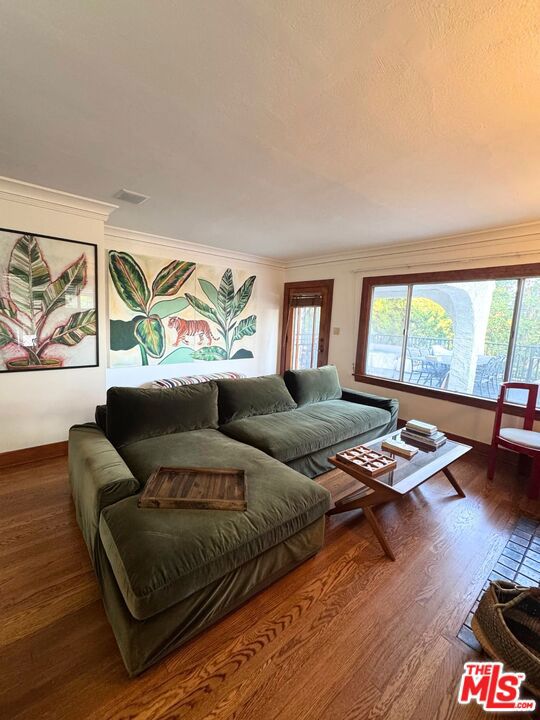 6155 Poppy Peak Drive, Los Angeles CA: https://media.crmls.org/mediaz/03729aad-6673-4d32-a5c5-92d3217ab120.jpg