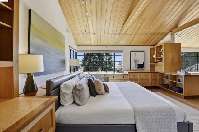 44 Highgate Rd, Kensington CA: https://media.crmls.org/mediaz/0372b93c-b1b7-47b8-8754-416c79527b02.jpg