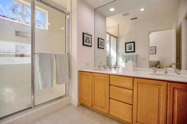 371 Tomahawk Drive, Palm Desert CA: https://media.crmls.org/mediaz/03730efe-ed77-48fa-9286-bc39ae770561.jpg
