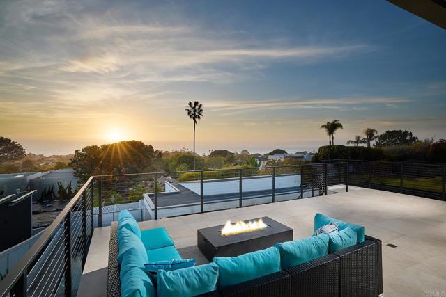 537 N Granados Avenue, Solana Beach CA: https://media.crmls.org/mediaz/03733d73-d1c3-47c8-850d-614d12de681a.jpg