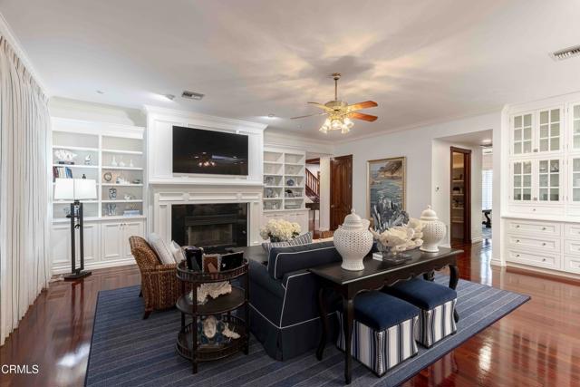 2300 Weybridge Drive, Bakersfield CA: https://media.crmls.org/mediaz/037434b8-c70d-4a51-83e8-eeab10974eab.jpg