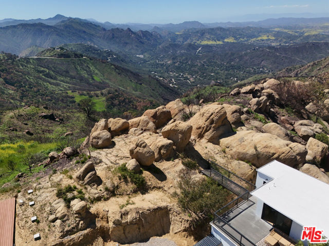 24641 Piuma Road, Malibu CA: https://media.crmls.org/mediaz/03747209-85c9-463d-b9f9-4367e431d3b6.jpg