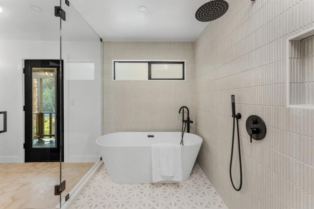 5777 Desert View Drive, La Jolla CA: https://media.crmls.org/mediaz/03747385-7899-4017-97c1-32045eaff756.jpg