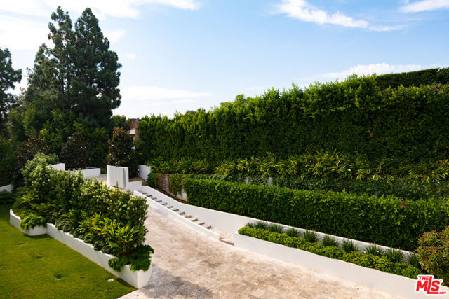 642 Perugia Way, Los Angeles CA: https://media.crmls.org/mediaz/03747c7e-b403-4b64-a9fe-c175e26740bc.jpg