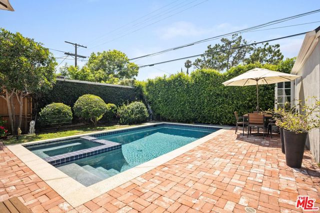 749 N Crescent Heights Boulevard, Los Angeles CA: https://media.crmls.org/mediaz/03750abd-7b5a-4dc7-81ea-d081576c4c01.jpg