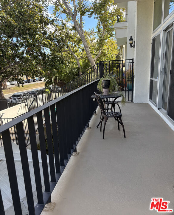 511 San Vicente Boulevard, 107 photo 15