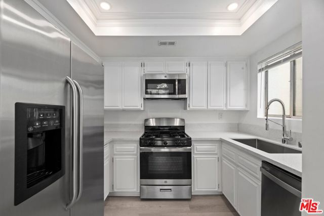 1136 S Shenandoah Street, Los Angeles CA: https://media.crmls.org/mediaz/0375567f-e677-44d9-98c0-647861dc3682.jpg