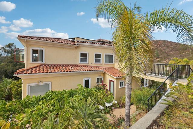 15035 Orchard View Dr, Poway CA: https://media.crmls.org/mediaz/03757cc2-d7e8-4b9e-a109-644c1de09a47.jpg