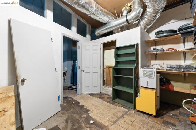 2331 San Pablo Ave, Berkeley CA: https://media.crmls.org/mediaz/0375c21f-dd14-4953-9ee9-e90b6a32e67b.jpg
