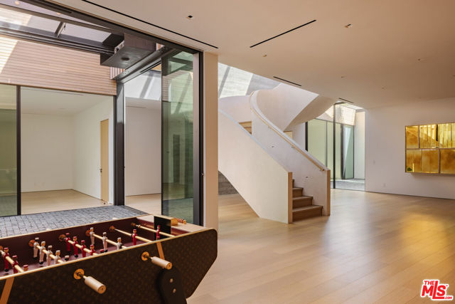 1520 Carla, Beverly Hills CA: https://media.crmls.org/mediaz/0375fdde-85fa-41d4-9bfe-f2ae5a9e1d13.jpg