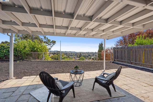 1165 Amend St, Pinole CA: https://media.crmls.org/mediaz/03761285-b8ed-4faf-a12b-7e0848e78468.jpg