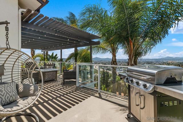 1712 Horizon Heights Cir, El Cajon CA: https://media.crmls.org/mediaz/03766e7c-0cf8-4384-8027-992e5dd3a102.jpg