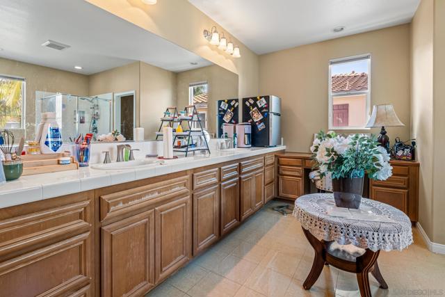 1299 Bellingham, Oceanside CA: https://media.crmls.org/mediaz/03767714-bd4a-43b4-afd5-baca1c33b46f.jpg