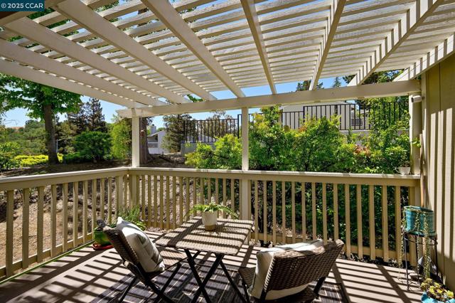 433 Ridgeview Dr, Pleasant Hill CA: https://media.crmls.org/mediaz/037689f9-9a6b-48ee-9947-1f3d50cd7b6e.jpg