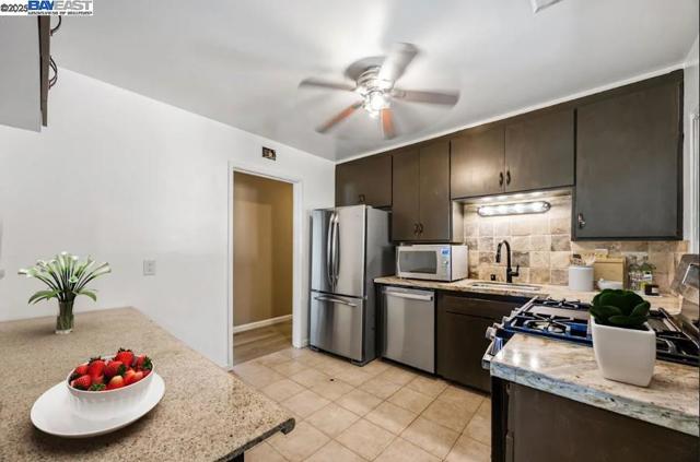 3491 Madeira Way, Livermore CA: https://media.crmls.org/mediaz/037691d2-8a58-4ca3-a5d4-b9d42a686259.jpg