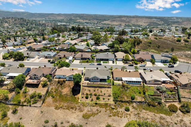 13710 Ahwahnee Way, Poway CA: https://media.crmls.org/mediaz/0376cad0-315a-4611-a007-47c2eb99126b.jpg