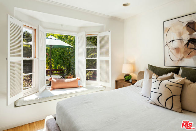 1475 Edris Drive, Los Angeles CA: https://media.crmls.org/mediaz/03780cb4-ed44-4a67-86a0-145bf2f700db.jpg