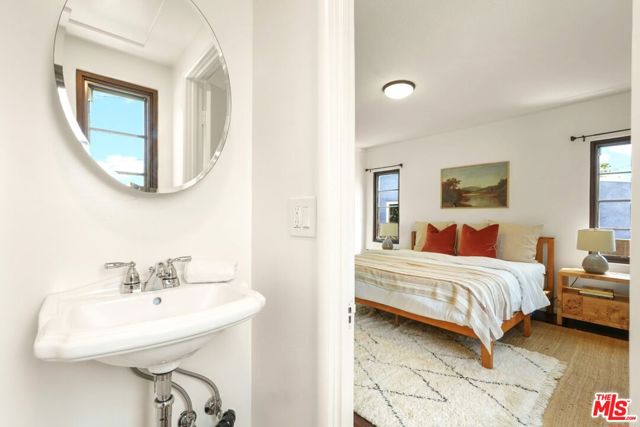 2218 Pearl Street, Santa Monica CA: https://media.crmls.org/mediaz/0378107f-e966-4faa-932a-727444697c1f.jpg