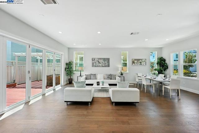 8360 Marine Way, Newark CA: https://media.crmls.org/mediaz/03784615-5ff2-47e3-b83e-d385e4e07dc8.jpg