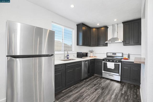 2020 17Th Ave, Oakland CA: https://media.crmls.org/mediaz/0378a028-c697-477a-9b8f-3b4bfe6510a7.jpg