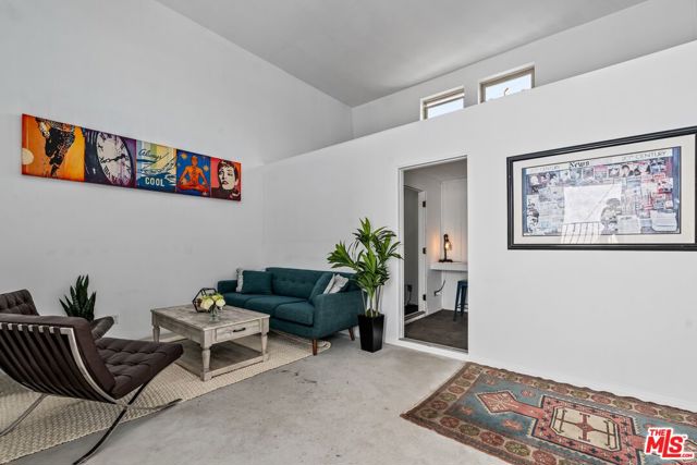 666 Marr Street, Venice CA: https://media.crmls.org/mediaz/0379397a-b5e0-46cd-bfaf-1f861109b428.jpg