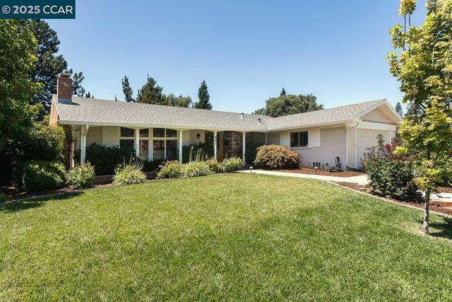 881 Autumn Dr, Walnut Creek CA: https://media.crmls.org/mediaz/03795ba9-14b3-4f2a-814b-3514cf8c1afb.jpg