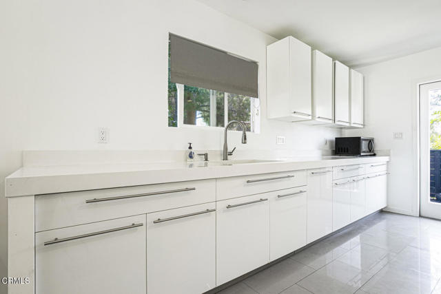 Detail Gallery Image 8 of 30 For 10609 Fernglen Ave, Tujunga,  CA 91042 - 2 Beds | 1 Baths