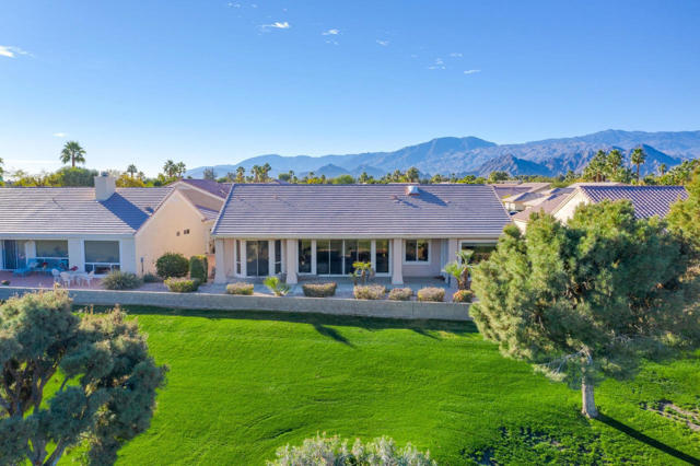 39264 Mirage Circle, Palm Desert CA: https://media.crmls.org/mediaz/0379a7a5-31ba-4515-bea1-1ac3696cc1a0.jpg