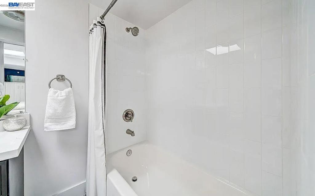 https://media.crmls.org/mediaz/0379d5dc-82ed-4873-8638-834927c88114.jpg?preset=X-Large