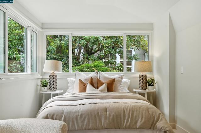 5020 Golden Gate Ave, Oakland CA: https://media.crmls.org/mediaz/0379ddf2-5871-44ca-a84e-4db95e3af9ba.jpg