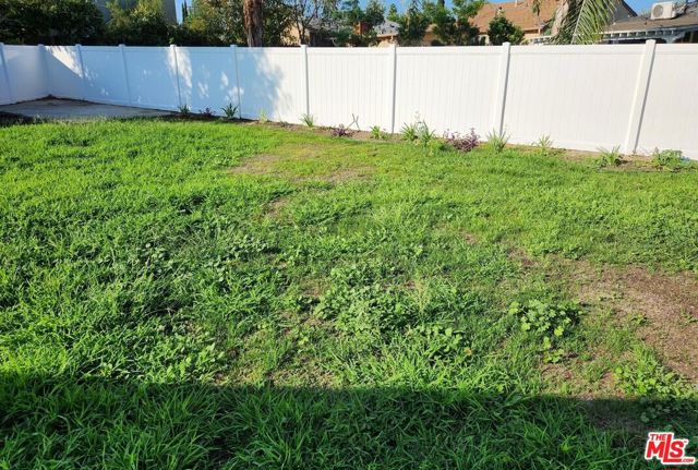 17832 Rhoda Street, Encino CA: https://media.crmls.org/mediaz/037aa1cc-bfaa-4809-b3ff-4ab45374ec9c.jpg