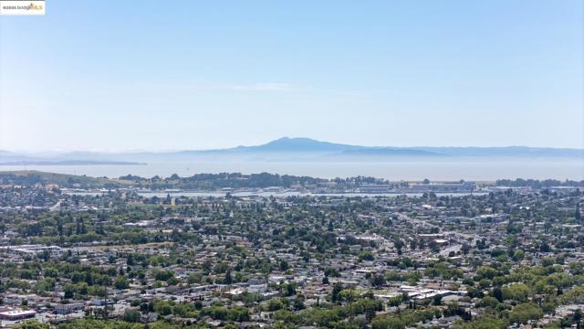 300 Locust Dr, Vallejo CA: https://media.crmls.org/mediaz/037bb674-ef53-4475-b70f-ebcd470a3e4f.jpg