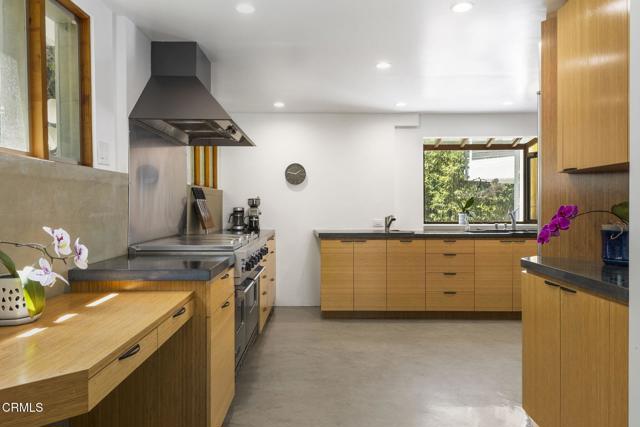 Detail Gallery Image 4 of 47 For 3551 Dixie Canyon Pl, Los Angeles,  CA 91423 - 4 Beds | 3/1 Baths