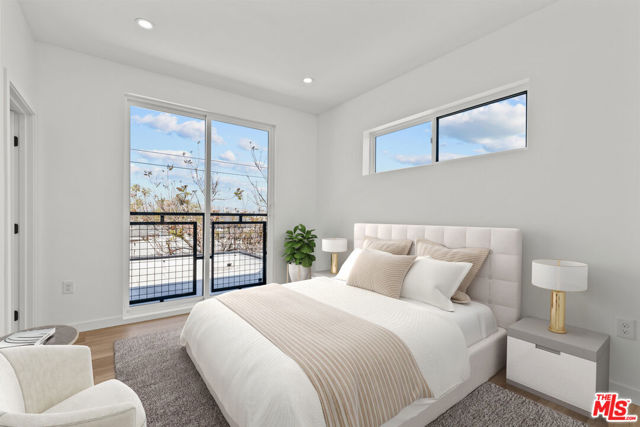 2919 Burnside Avenue, Los Angeles CA: https://media.crmls.org/mediaz/037caae9-74da-4037-a6f3-3b2bbb1cf860.jpg