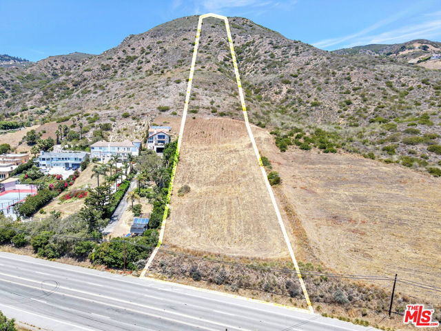 31701 Pacific Coast Hwy, Malibu CA: https://media.crmls.org/mediaz/037cb7f0-4d24-4661-bec6-1de681028e43.jpg