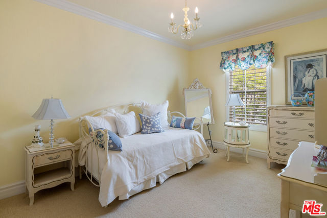 26841 Greenleaf Court, Valencia CA: https://media.crmls.org/mediaz/037d17bb-d262-4fe8-96af-81a106d63ed5.jpg