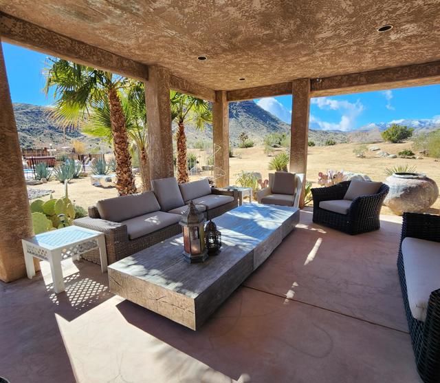 3569 Calmada Road, Pioneertown CA: https://media.crmls.org/mediaz/037d6152-28ad-439f-afbb-0fadbb79bf63.jpg