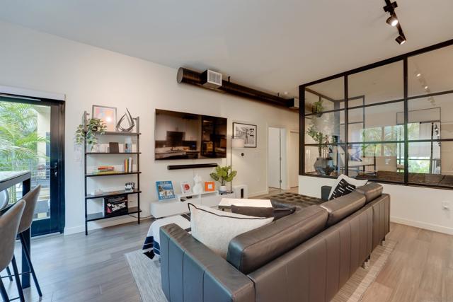 889 Date St, San Diego CA: https://media.crmls.org/mediaz/037db486-8014-425f-98c3-0f642a813bc9.jpg