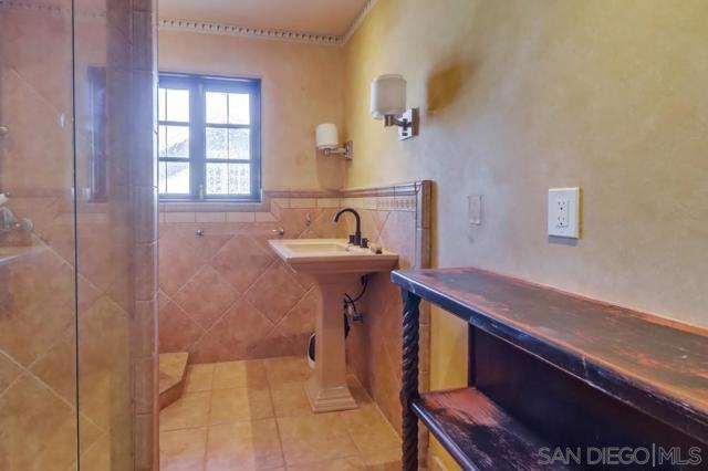3014 Xenophon St, San Diego CA: https://media.crmls.org/mediaz/037dbae4-bb02-41b1-849f-7c115c209f88.jpg