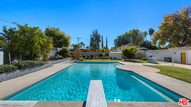 6228 Sale Avenue, Woodland Hills CA: https://media.crmls.org/mediaz/037dd433-20c1-49e1-9841-20a969e58289.jpg