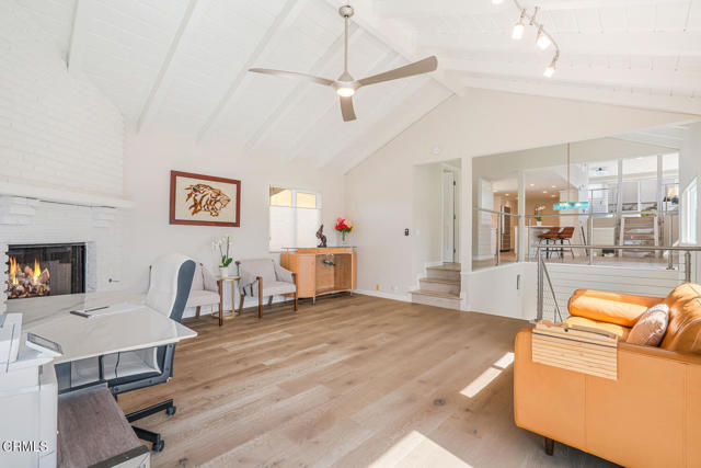 5040 Island View Street, Oxnard CA: https://media.crmls.org/mediaz/037e1d0c-a3ef-4ed4-87bf-1671b7ba046e.jpg