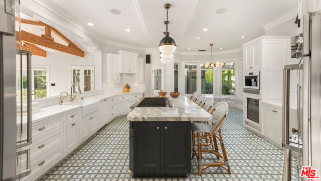 6815 Dume Drive, Malibu CA: https://media.crmls.org/mediaz/037e1fa0-e6b1-4034-a5d7-8dc0273d5728.jpg