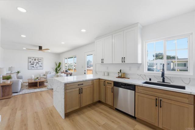 Detail Gallery Image 8 of 47 For 702 4 Oaklawn Ave, Chula Vista,  CA 91910 - – Beds | – Baths