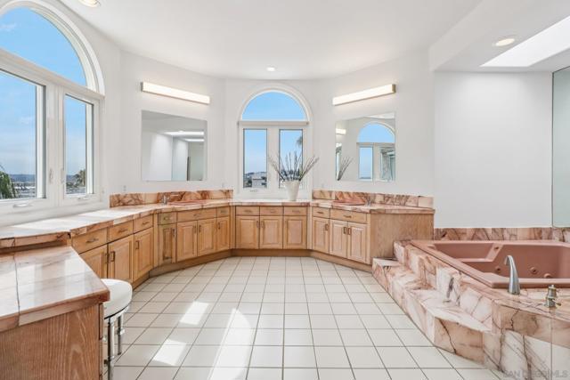1295 W Redwood St, San Diego CA: https://media.crmls.org/mediaz/037e5bb0-008e-4645-93f3-fad0b2632a0c.jpg